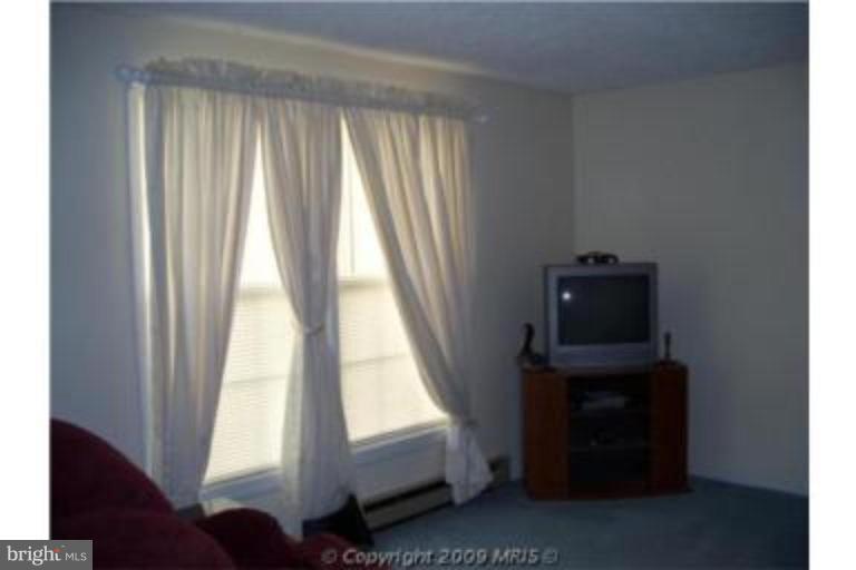 8 Topeka Road Conowingo, MD 21918 - Photo 5 of 8 Large Living Room