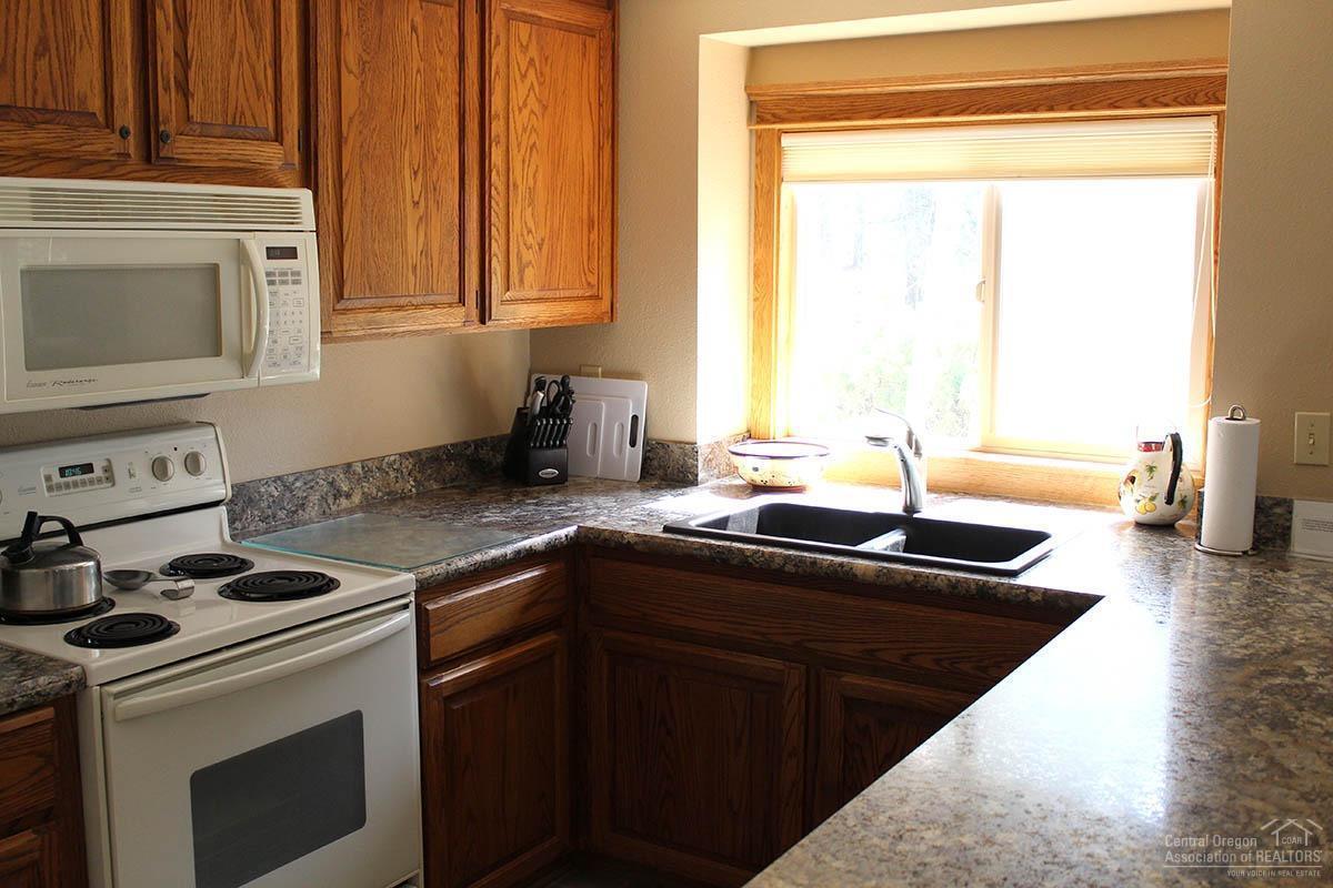 57307 Beaver Ridge Loop, Unit 7D Sunriver, OR 97707 - Photo 6 of 17 20200421064352897467000000-o