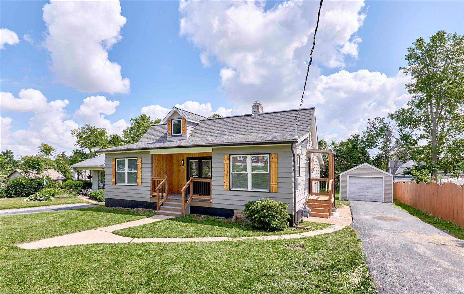 9429 Holtwood Road St. Louis, MO 63114 - Photo 2 of 73