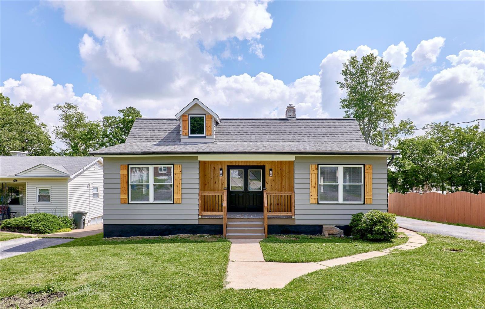 9429 Holtwood Road St. Louis, MO 63114 - Photo 3 of 73