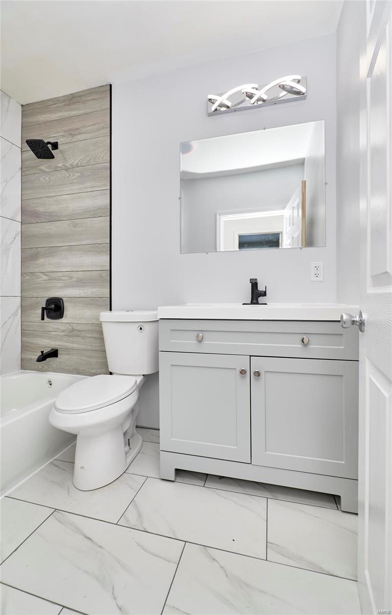 9429 Holtwood Road St. Louis, MO 63114 - Photo 32 of 73