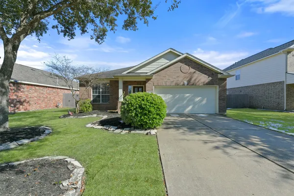 $2,500 | 1903 Highland Point Court, Pearland, TX 77581