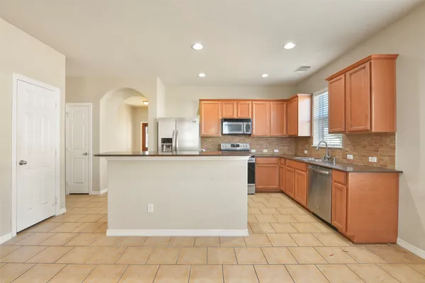 $2,500 | 1903 Highland Point Court, Pearland, TX 77581