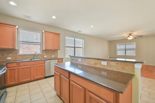 $2,500 | 1903 Highland Point Court, Pearland, TX 77581