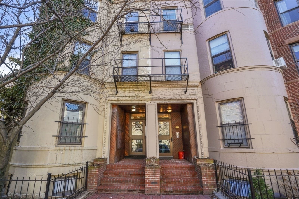 17 Albemarle Street, Unit 1 Boston, MA 02115 - Photo 31 of 40