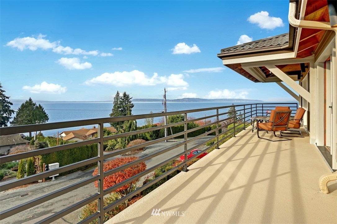 17041 Talbot Road Edmonds, WA 98026 - Photo 11 of 25 a view of railway station with sitting area