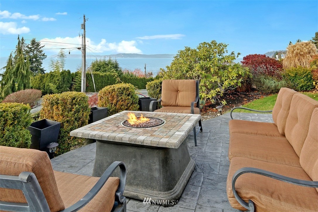 17041 Talbot Road Edmonds, WA 98026 - Photo 16 of 25 a view of outdoor dining space with furniture