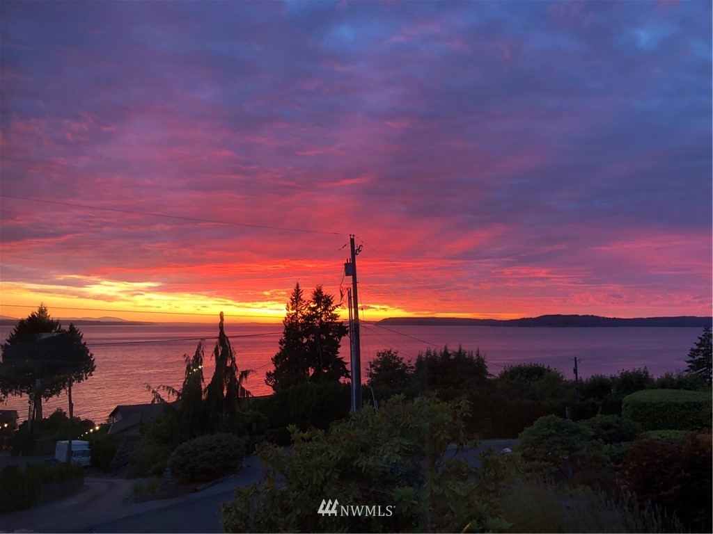 17041 Talbot Road Edmonds, WA 98026 - Photo 25 of 25 a view of a city with sunset