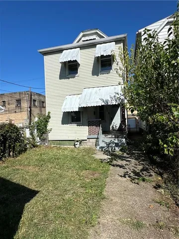a view of a house with yard and furniture