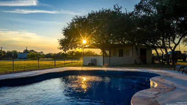 $975,000 | 2992 County Road 7711, Natalia, TX 78059