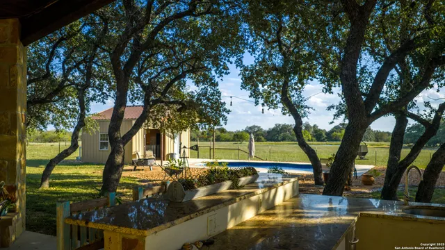 $975,000 | 2992 County Road 7711, Natalia, TX 78059