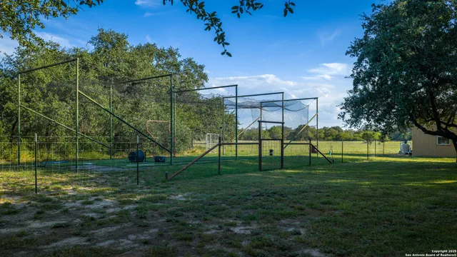 $975,000 | 2992 County Road 7711, Natalia, TX 78059