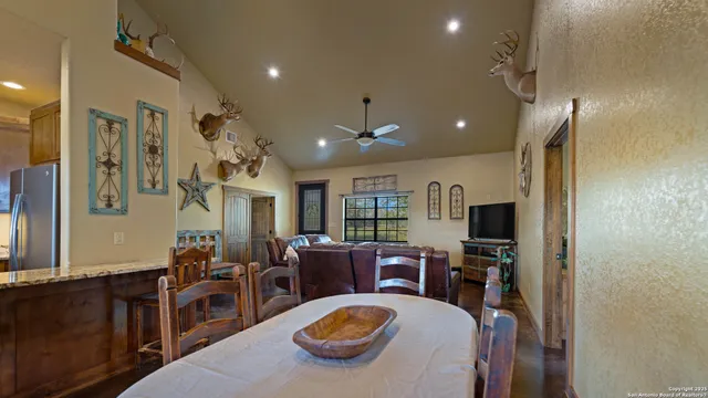 $975,000 | 2992 County Road 7711, Natalia, TX 78059