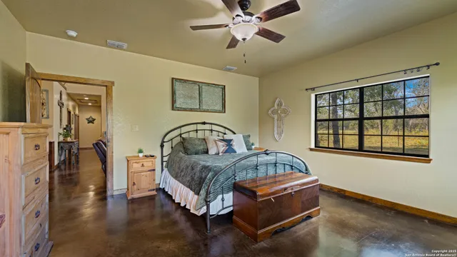 $975,000 | 2992 County Road 7711, Natalia, TX 78059