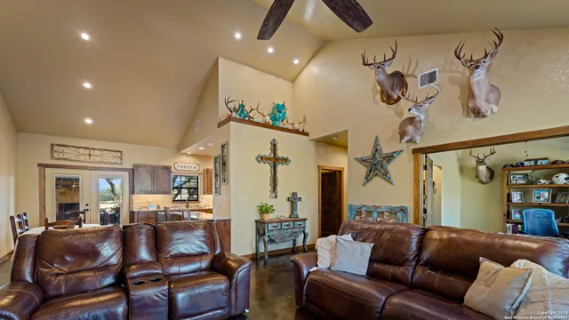 $975,000 | 2992 County Road 7711, Natalia, TX 78059