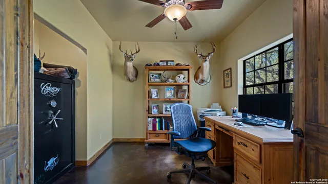 $975,000 | 2992 County Road 7711, Natalia, TX 78059