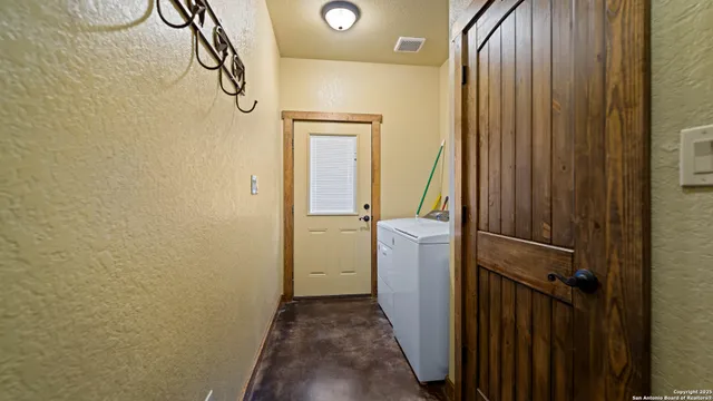 $975,000 | 2992 County Road 7711, Natalia, TX 78059