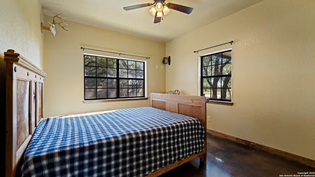 $975,000 | 2992 County Road 7711, Natalia, TX 78059