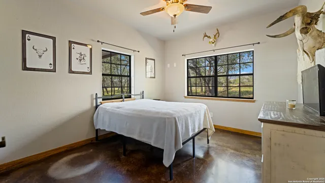 $975,000 | 2992 County Road 7711, Natalia, TX 78059