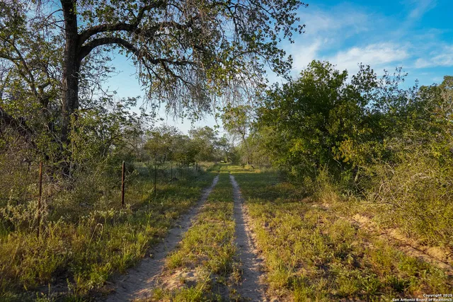 $975,000 | 2992 County Road 7711, Natalia, TX 78059