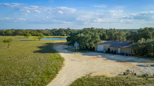 $975,000 | 2992 County Road 7711, Natalia, TX 78059
