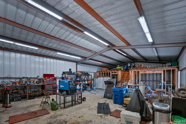 $975,000 | 2992 County Road 7711, Natalia, TX 78059