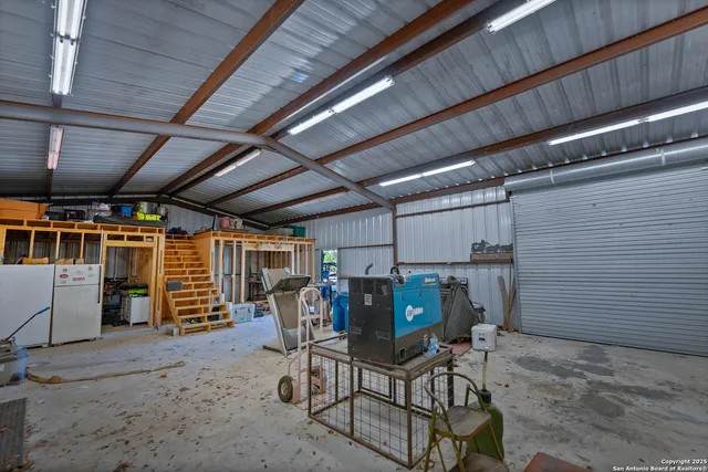 $975,000 | 2992 County Road 7711, Natalia, TX 78059