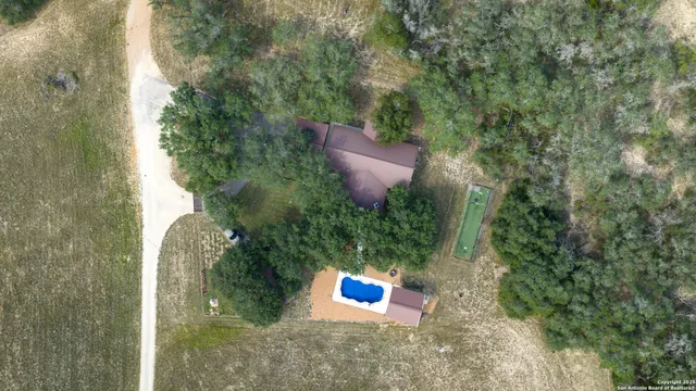 $975,000 | 2992 County Road 7711, Natalia, TX 78059