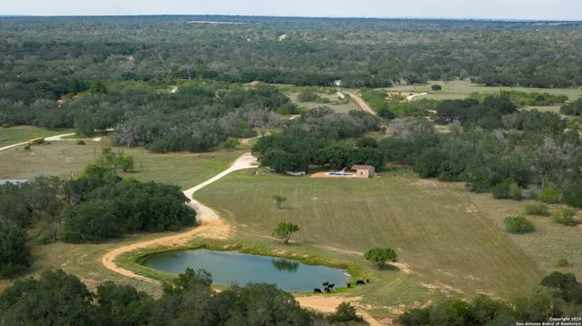 $975,000 | 2992 County Road 7711, Natalia, TX 78059