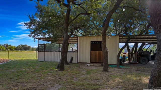 $975,000 | 2992 County Road 7711, Natalia, TX 78059