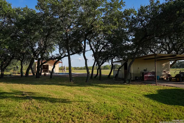 $975,000 | 2992 County Road 7711, Natalia, TX 78059