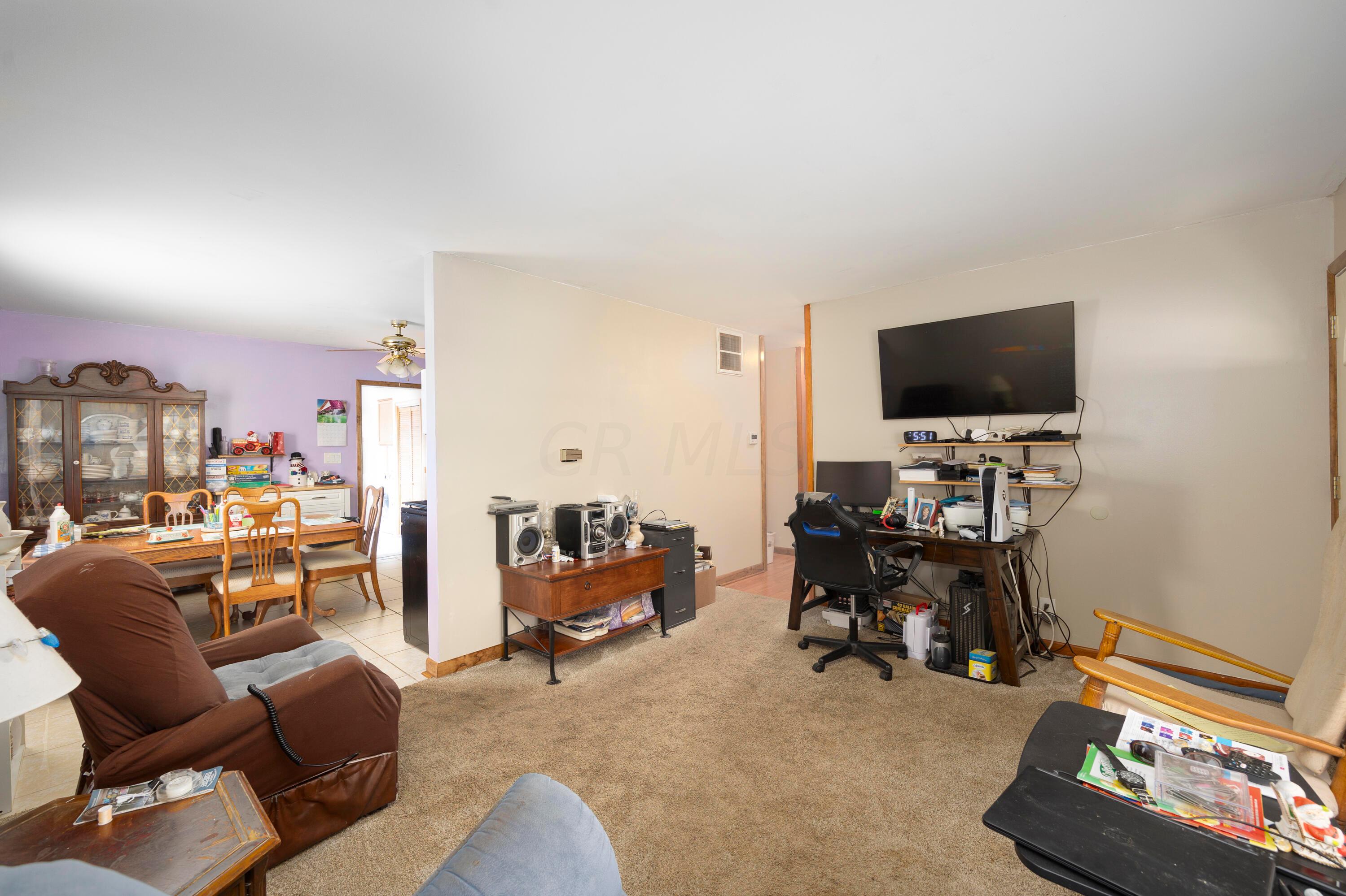 115 Phelps Road Columbus, OH 43207 - Photo 6 of 42 Living Area
