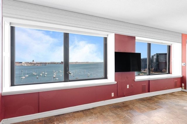 $1,560,000 | 65 East India Row, Unit 15EF, Boston, MA 02110