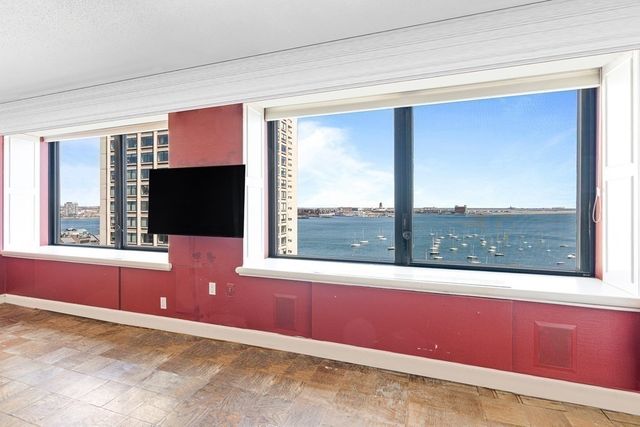 $1,560,000 | 65 East India Row, Unit 15EF, Boston, MA 02110