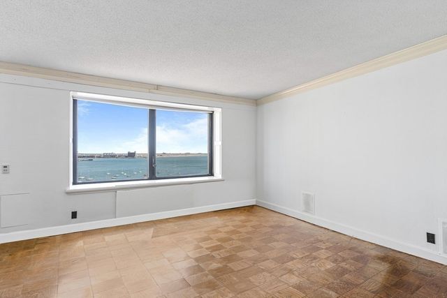 $1,560,000 | 65 East India Row, Unit 15EF, Boston, MA 02110