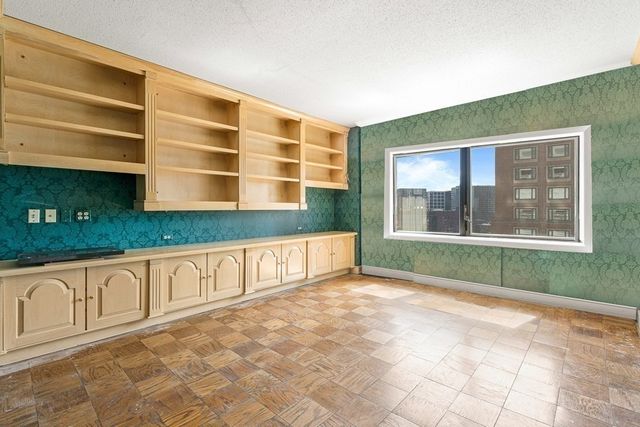 $1,560,000 | 65 East India Row, Unit 15EF, Boston, MA 02110