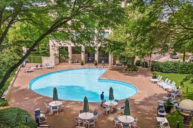 $1,560,000 | 65 East India Row, Unit 15EF, Boston, MA 02110