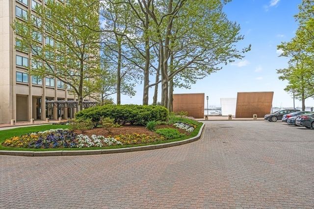 $1,560,000 | 65 East India Row, Unit 15EF, Boston, MA 02110