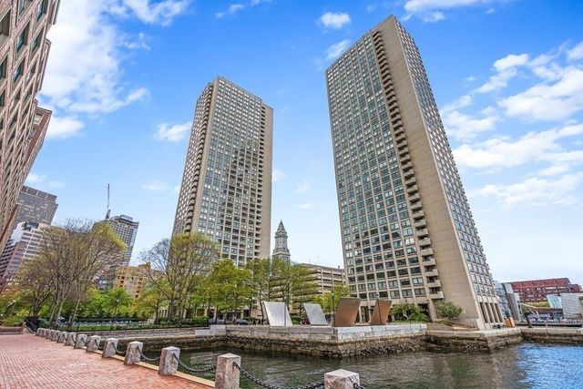 $1,560,000 | 65 East India Row, Unit 15EF, Boston, MA 02110