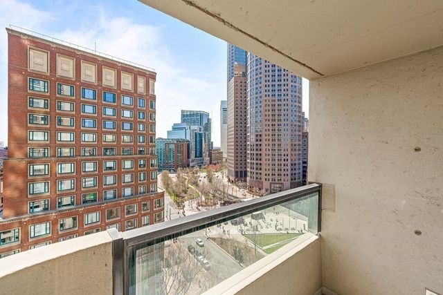 $1,560,000 | 65 East India Row, Unit 15EF, Boston, MA 02110