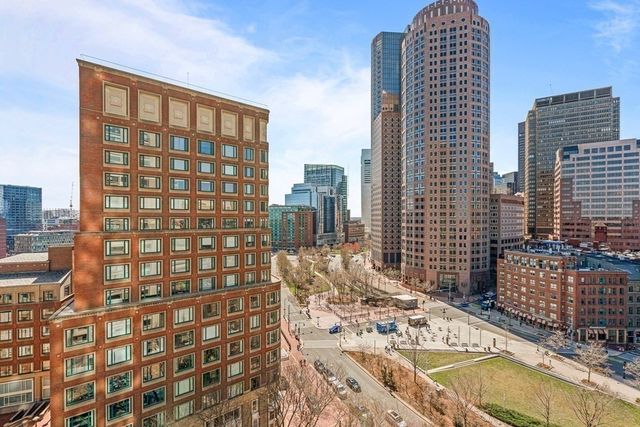 $1,560,000 | 65 East India Row, Unit 15EF, Boston, MA 02110
