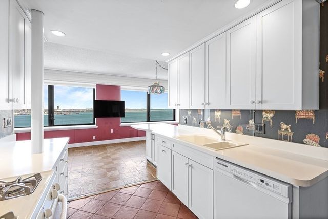 $1,560,000 | 65 East India Row, Unit 15EF, Boston, MA 02110