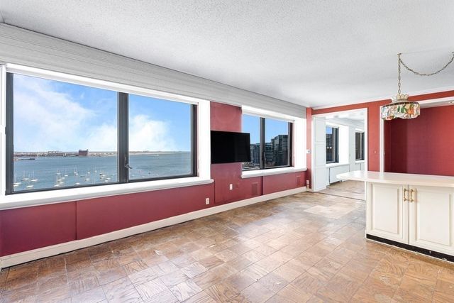 $1,560,000 | 65 East India Row, Unit 15EF, Boston, MA 02110