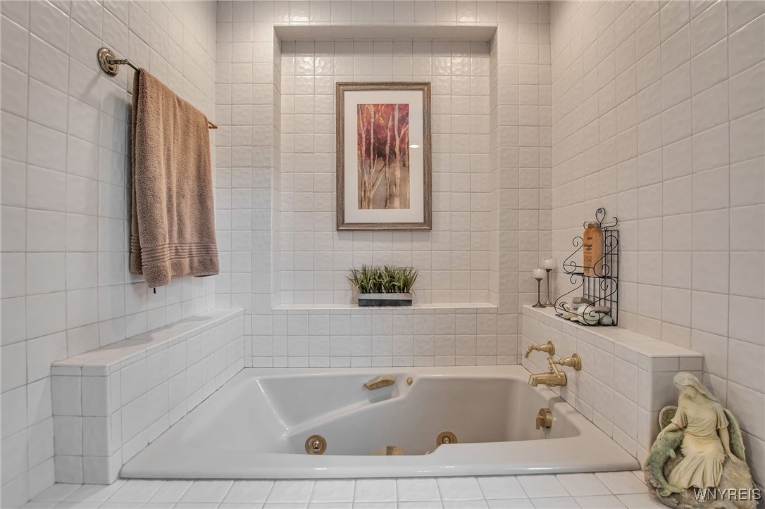 393 Glengrove Road Porter, NY 14174 - Photo 33 of 50 Primary Bath