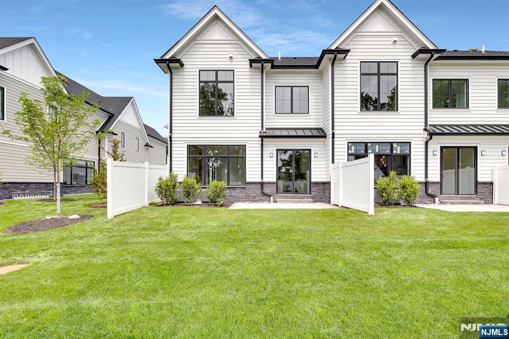 16 Feldman Paramus, NJ 07652 - Photo 24 of 26