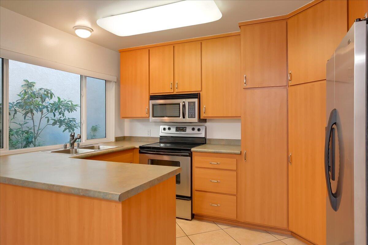 5455 8th Street, Unit 5 Carpinteria, CA 93013 - Photo 6 of 30 Kitchen