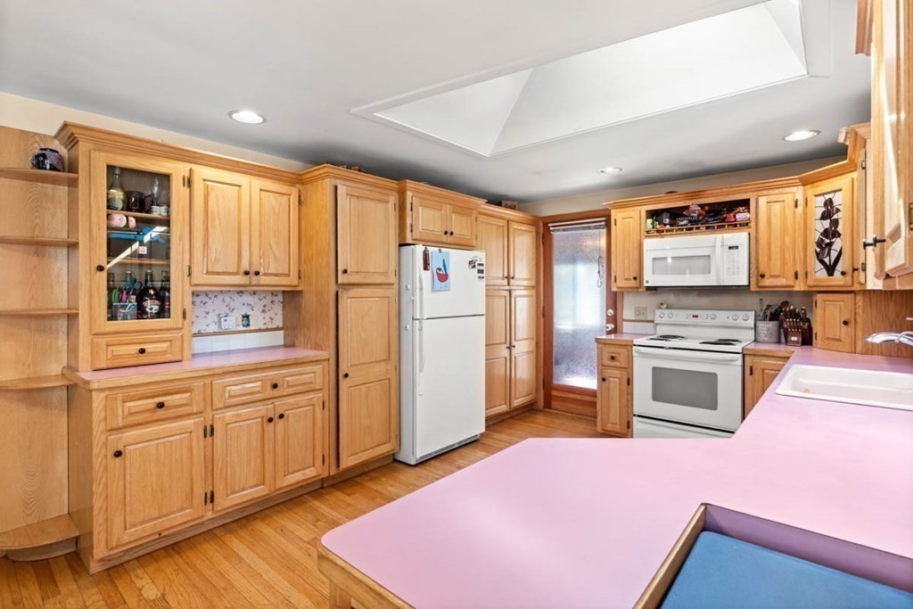 407 Andover Street Georgetown, MA 01833 - Photo 6 of 33 Gallery Image 6