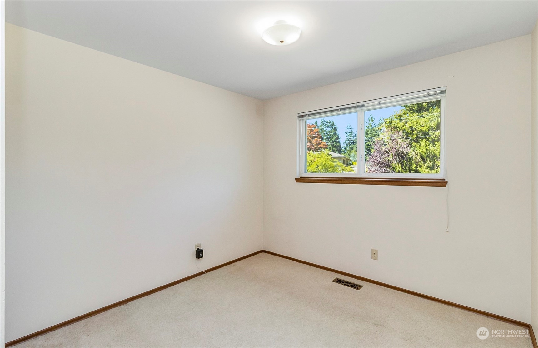 2520 166th Avenue Northeast Bellevue, WA 98008 - Photo 22 of 40 an empty room with a window