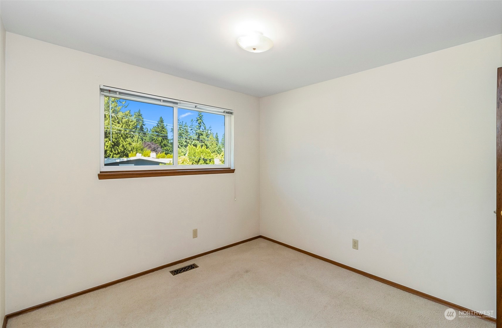 2520 166th Avenue Northeast Bellevue, WA 98008 - Photo 23 of 40 an empty room with windows