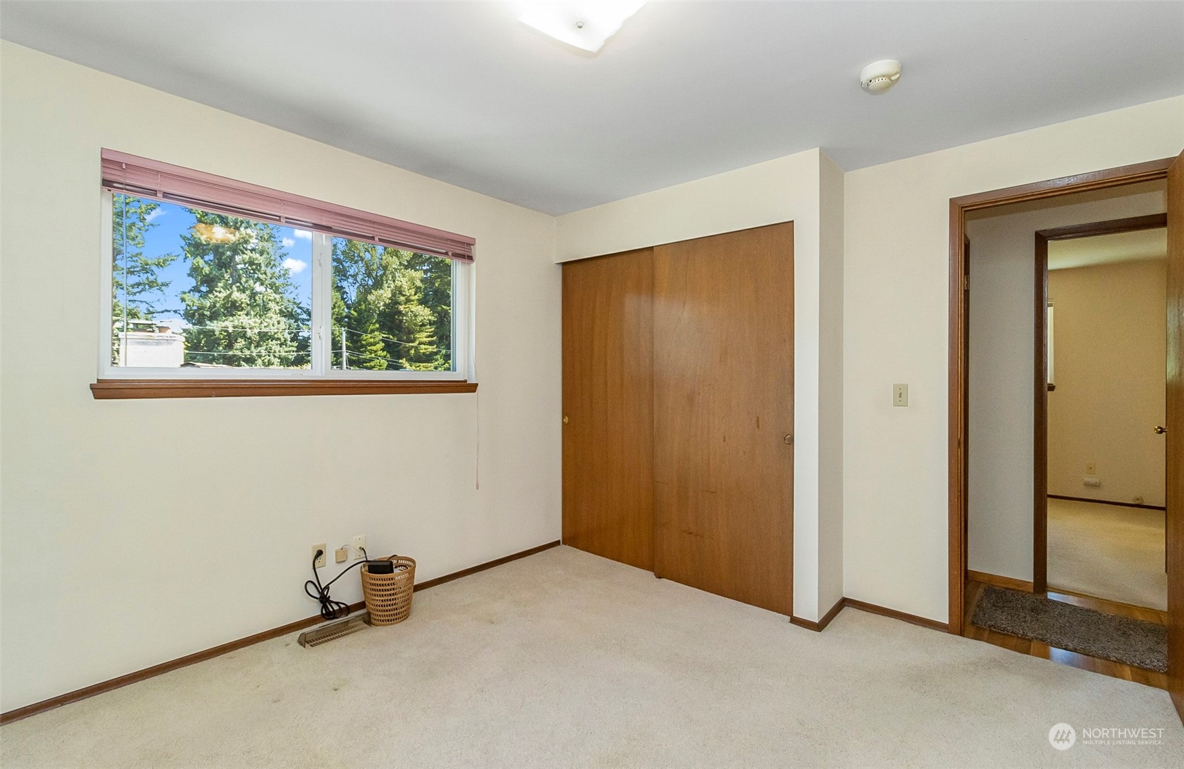2520 166th Avenue Northeast Bellevue, WA 98008 - Photo 25 of 40 an empty room with windows